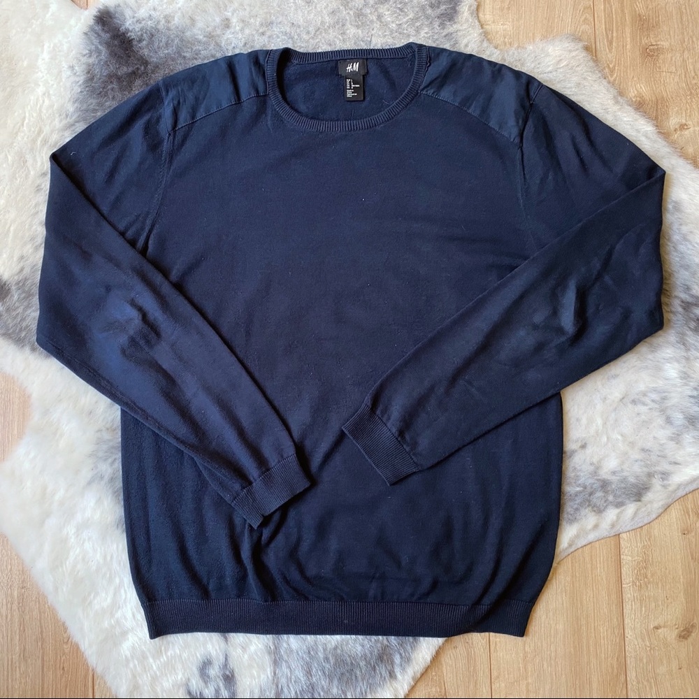 H&M Men’s crewneck + shoulder patch sweater Sz L